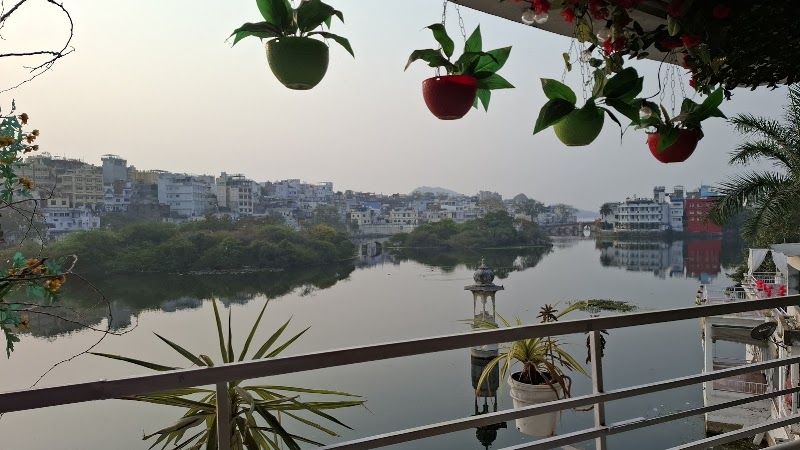La Marina Bistro (Rooftop Lakeview Restaurant) - La Marina Bistro (Rooftop Lakeview Restaurant) Level 2, Hotel Natural Marg, Swaroop Sagar, Ambamata, Udaipur, Rajasthan 313004, India
