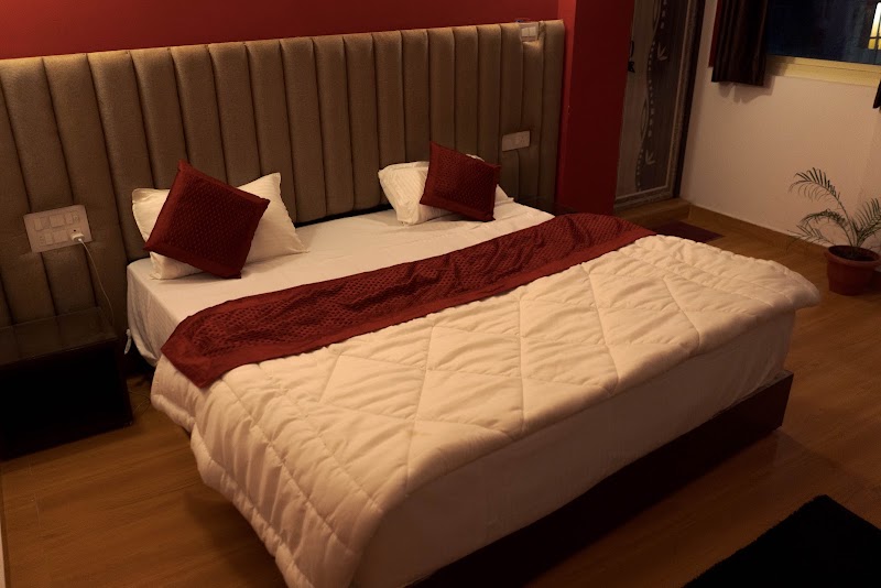 Spontrail Hostel & Cafe - Spontrail Hostel & Cafe, Balaknath Rd, above Sbi Bank, Tapovan, Rishikesh, Jonk, Uttarakhand 249192, India