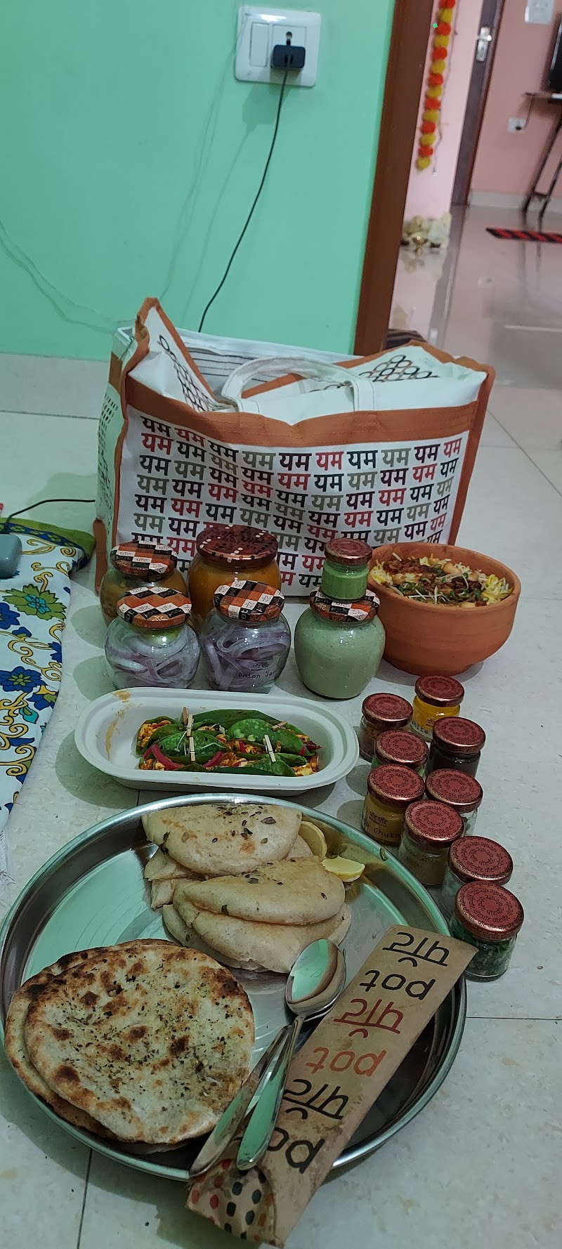 Pot Pot Yum Yum Indian Delivery - Pot Pot Yum Yum Indian Delivery 24 Community Centre Zamrudpur, Kailash Colony, Greater Kailash I, Greater Kailash, New Delhi, Delhi 110048, India