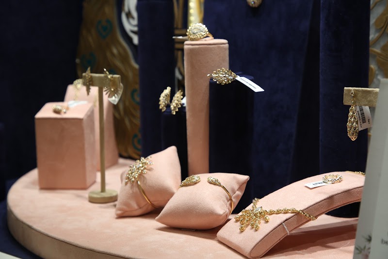 BlueStone Jewellery Nexus Elante, Chandigarh - BlueStone Jewellery Nexus Elante, Chandigarh, Lower Ground Floor, Elante Mall, 178-178A, Purv Marg, Industrial Area Phase I, Chandigarh, 160002, India