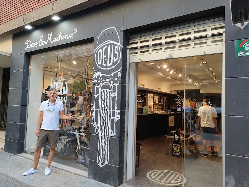 Deus Ex Machina - Valencia Store - Deus Ex Machina - Valencia Store, C/ de Ciril Amorós, 49, L'Eixample, 46004 València, Valencia, Spain