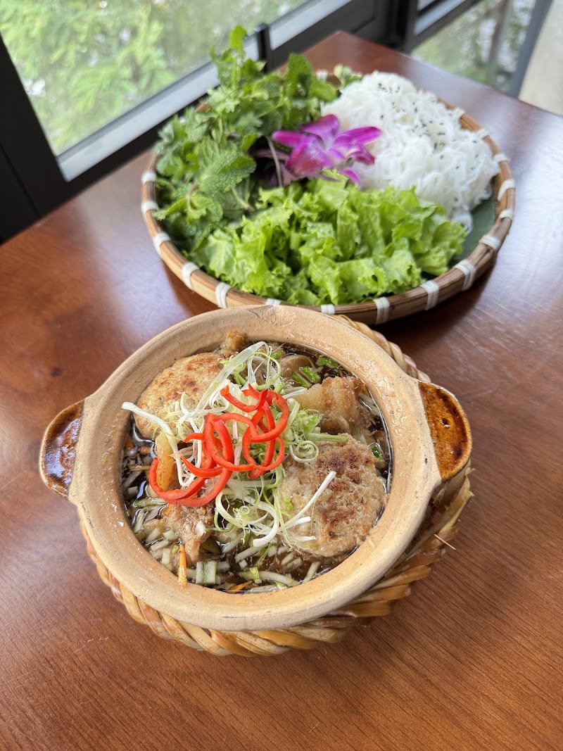 Thành Vietnamese Restaurant & Vegan Food - Thành Vietnamese Restaurant & Vegan Food 29B Lê Thánh Tôn, Sài Gòn, Hồ Chí Minh 700000, Vietnam