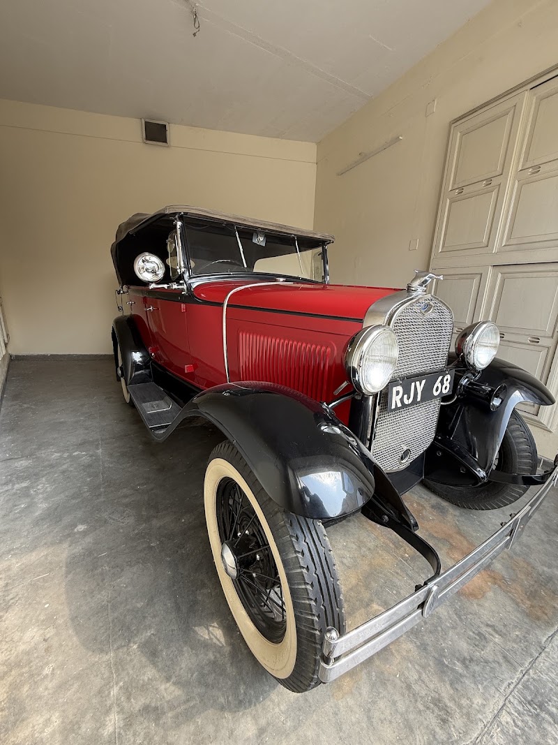 Vintage & Classic Car Collection, The Palace, Udaipur - Vintage & Classic Car Collection, The Palace, Udaipur Garden Hotel, Gulab Bagh Rd, opposite Sajjan Niwas Garden, Old City, Udaipur, Rajasthan 313001, India