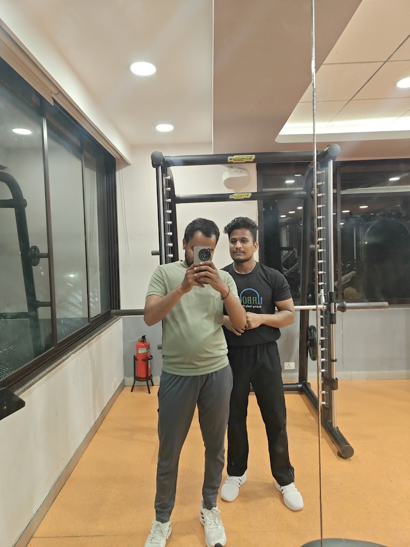 Urbounce Gym, Fergusson College Road Branch - Urbounce Gym, Fergusson College Road Branch, 925, B4, Deendayal Hospital Lane Tukaram Paduka, Chowk, Ferguson College Rd, Shivajinagar, Pune, Maharashtra 411004, India