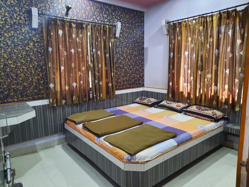 Sai Raghunandan Guest House - Sai Raghunandan Guest House no.2, Dr. Hedgewar nagar Galli, behind Nagar panchyat office, Sai Nagar, Shirdi, Maharashtra 423109, India