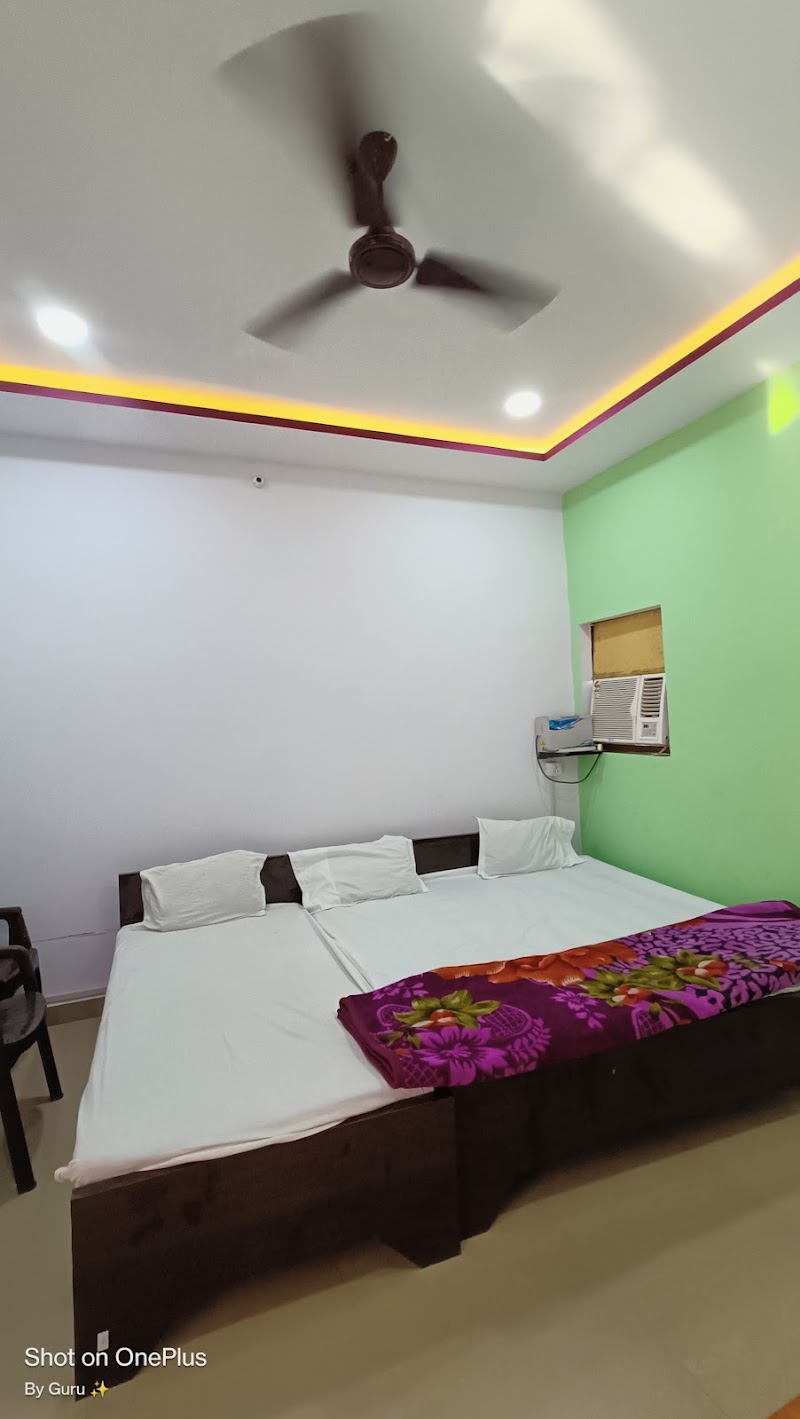 Tripathi Lodge - Tripathi Lodge, Near Ramghat 100 meter, &, kamadgiri parvat 1 km, Kamtanath mandir, 200 meter Busstand, Ram Ghat Rd, Kashavgarh, Chitrakoot, Madhya Pradesh 485334, India