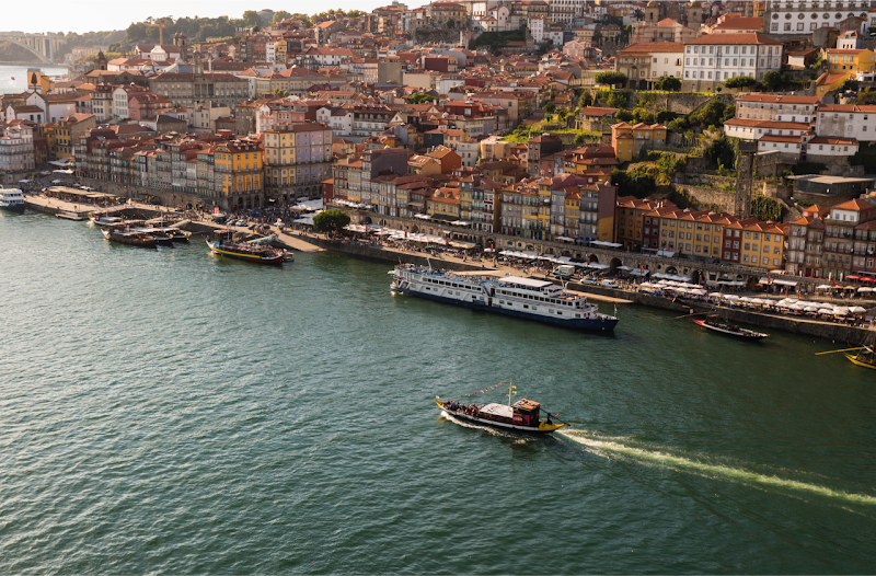 Douro Acima - Douro Acima, R. dos Canastreiros 40/42, 4050-149 Porto, Portugal