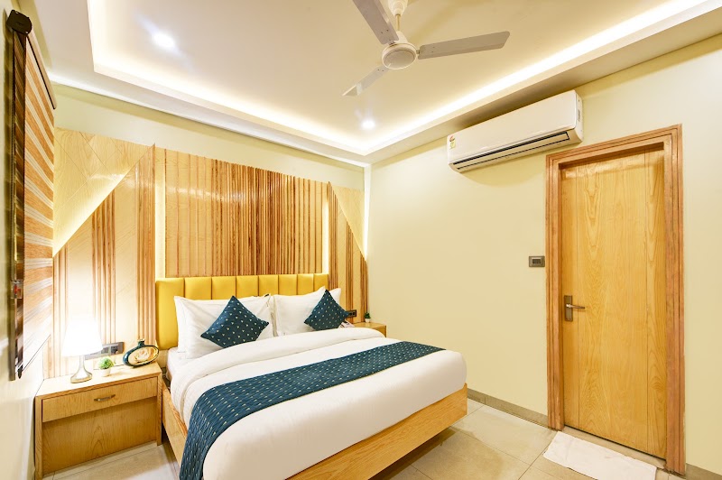 New Frontier Hotel - New Frontier Hotel 1649, Shyama Prasad Mukherjee Marg, near Novelty Cinema, opp. Railway Parking 18, Katra Ghel, Khari Baoli, Chandni Chowk, New Delhi, Delhi, 110006, India