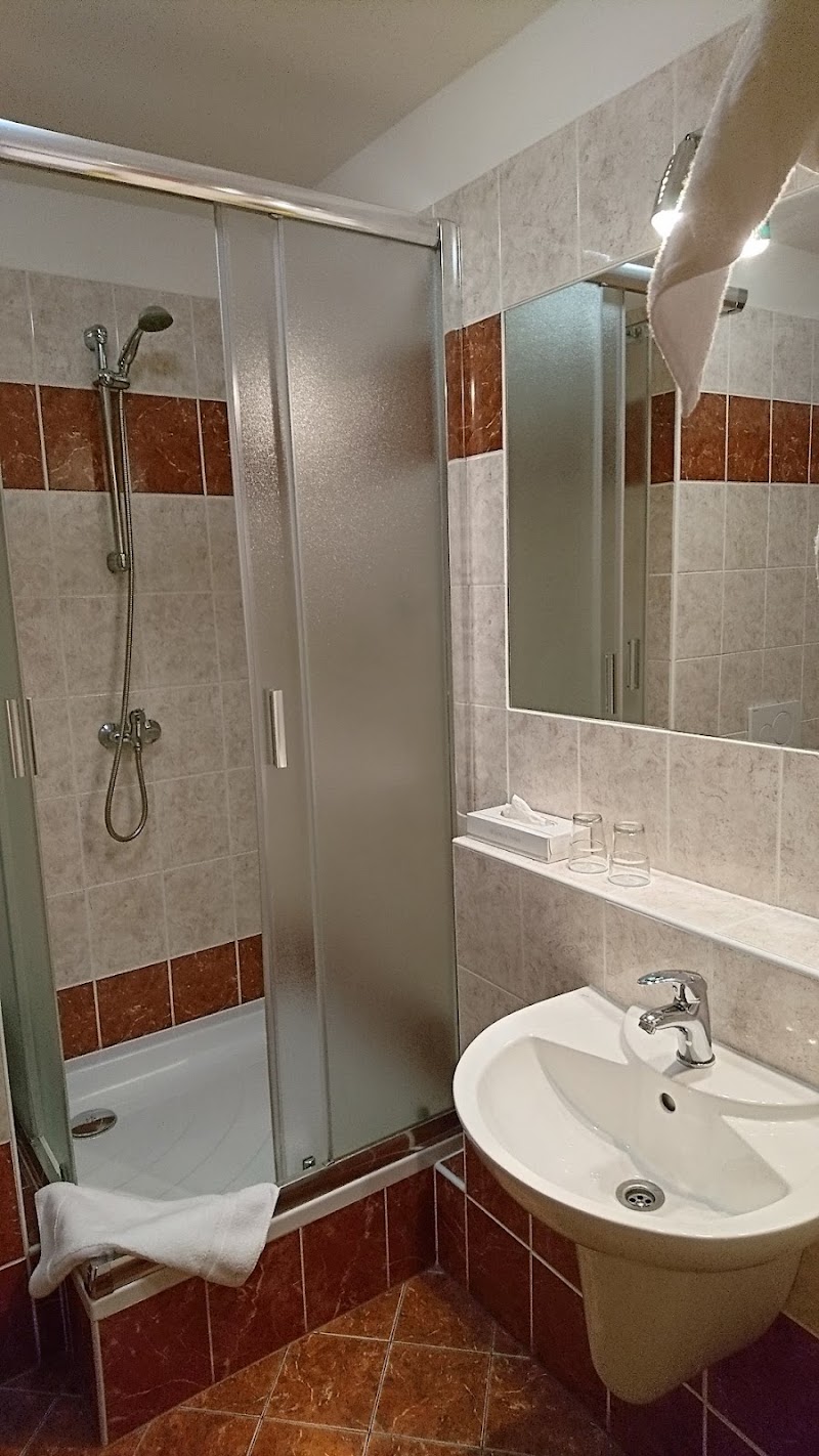 Hotel Česká Koruna - Hotel Česká Koruna, Masarykovo nám. 60, 405 02 Děčín-Děčín 2, Czechia