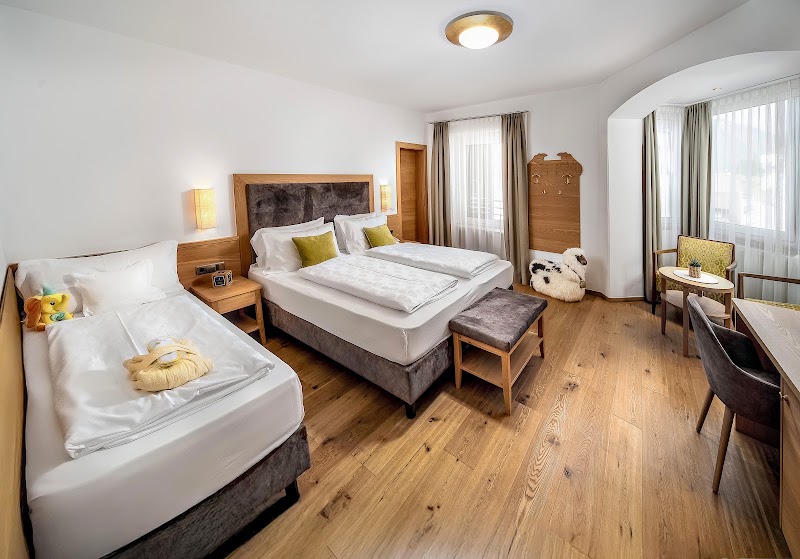 Family Hotel Posta - Family Hotel Posta Via Dursan, 32, 39047 Santa Cristina Valgardena BZ, Italy