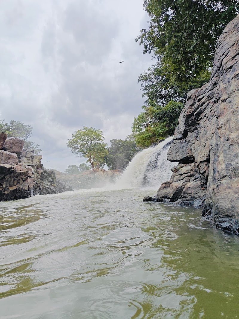 HOGENAKKAL WATERFALLS KARNATAKA - HOGENAKKAL WATERFALLS KARNATAKA, 4Q6F+FGJ, Madheswara Betta - Hogenakkal Falls Rd, Gopinatham, Karnataka 571490, India