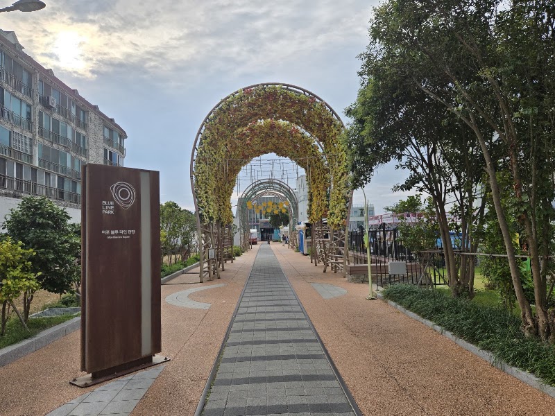 Haeundae Blueline Park - Cheongsapo Station - Haeundae Blueline Park - Cheongsapo Station South Korea, Busan, Haeundae, Cheongsapo-ro, 116 청사포정거장 2F