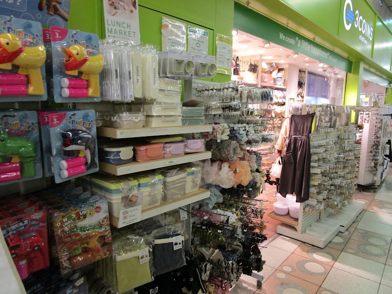3COINSstation Shinjuku Station south exit shop - 3COINSstation Shinjuku Station south exit shop Japan, 〒160-0022 Tokyo, Shinjuku City, Shinjuku, 3-chōme−38−２ ＪＲ新宿構内 南改札内
