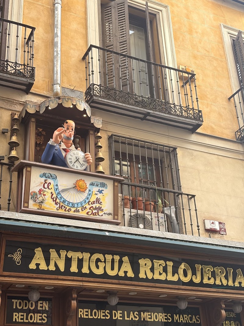 Free Tour Madrid - Free Tour Madrid, P.º del Prado, 1, Retiro, 28014 Madrid, Spain