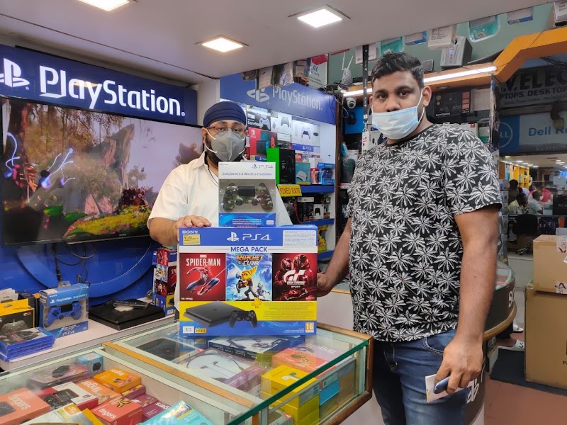 CD WORLD HYDERABAD TELANGANA since 1998 - CD WORLD HYDERABAD TELANGANA since 1998, SHOP NO 34&39 ,GROUND FLOOR, Chenoy Trade Center, Park Ln, near hotel parklane, near paradise, Kalasiguda, Secunderabad, Hyderabad, Telangana 500003, India