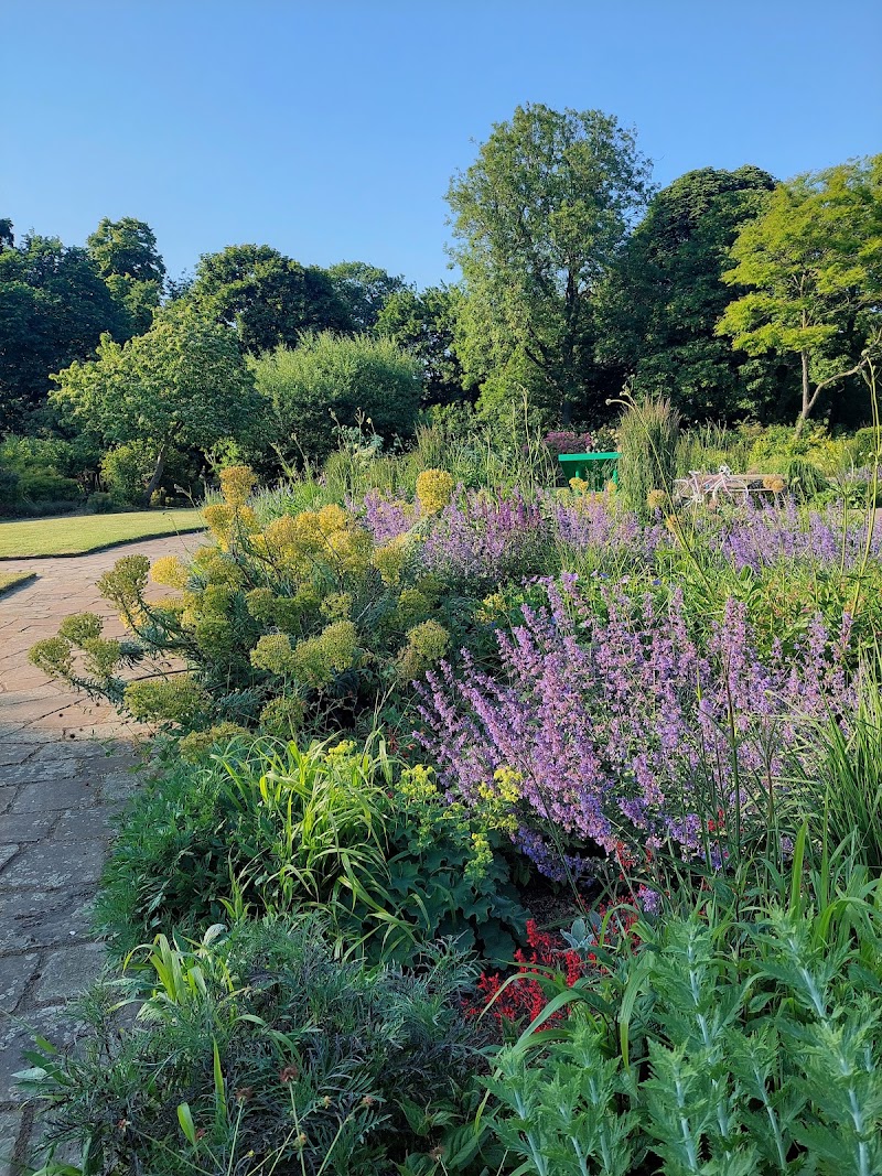 Victoria Park Old English Garden - Victoria Park Old English Garden, Grove Rd., Bow, London E3 5TB, UK