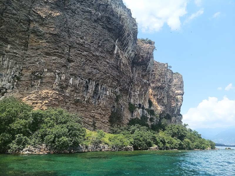 Rent boat Porto Bergamini - Rent boat Porto Bergamini Str. Bergamini, 37019 Peschiera del Garda VR, Italy