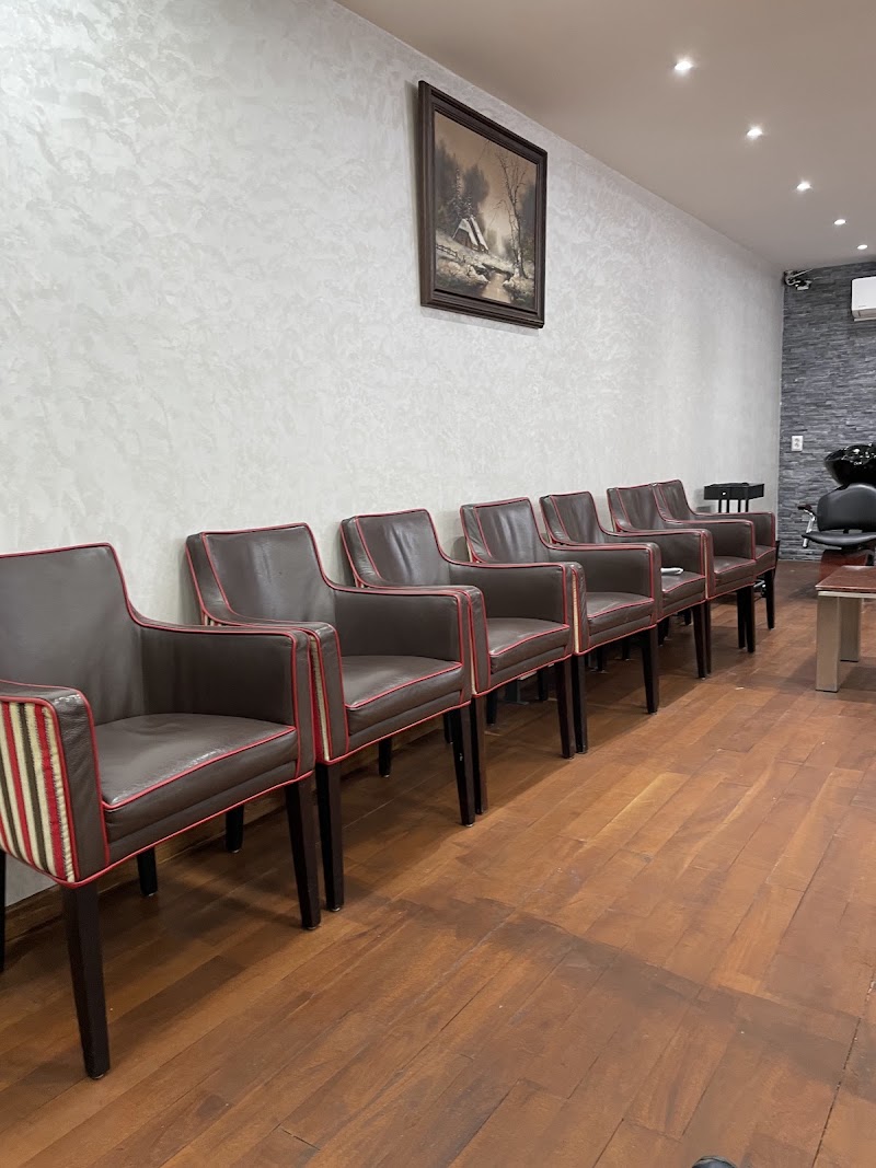 Haute Coiffure Hatim Kapsalon - Haute Coiffure Hatim Kapsalon, Adrianastraat 4, 3014 XL Rotterdam, Netherlands