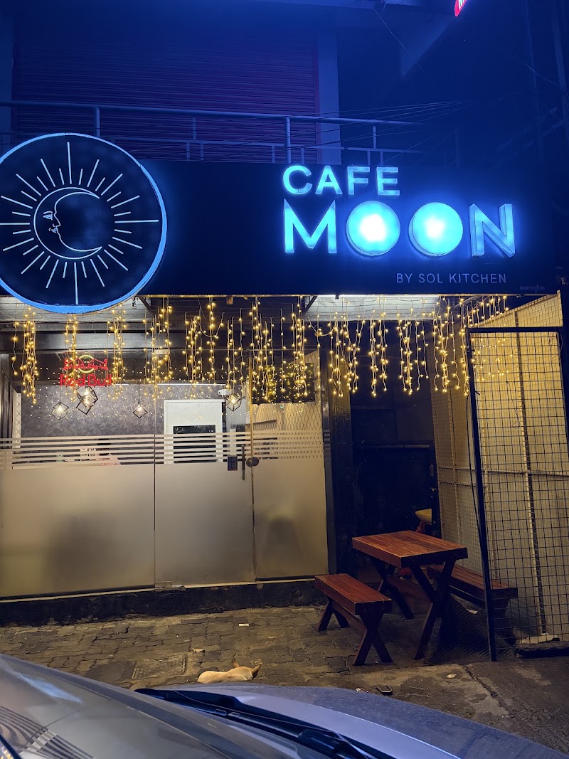 Café Moon by Sol Kitchen - Café Moon by Sol Kitchen, KPM Complex, NH Lane, near Gold’s gym building, Ponnurunni, Vyttila, Kochi, Keralam 682019, India