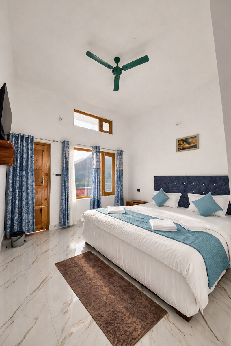 Yamunotri Heights (Hotel & Restaurant) - Yamunotri Heights (Hotel & Restaurant), Tiladi road, Uprari, Barkot, Uttarakhand 249141, India