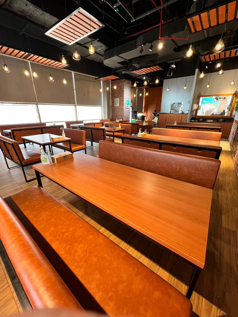 Off The Hook Seafood Restaurant - Yas Mall - Off The Hook Seafood Restaurant - Yas Mall, FJP5+G5G - Yas Leisure Dr - Yas Island - YS1 - Abu Dhabi - United Arab Emirates