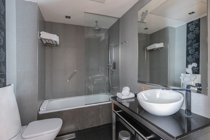 Hotel Colonial Barcelona - Hotel Colonial Barcelona, Via Laietana, 3, Ciutat Vella, 08003 Barcelona, Spain