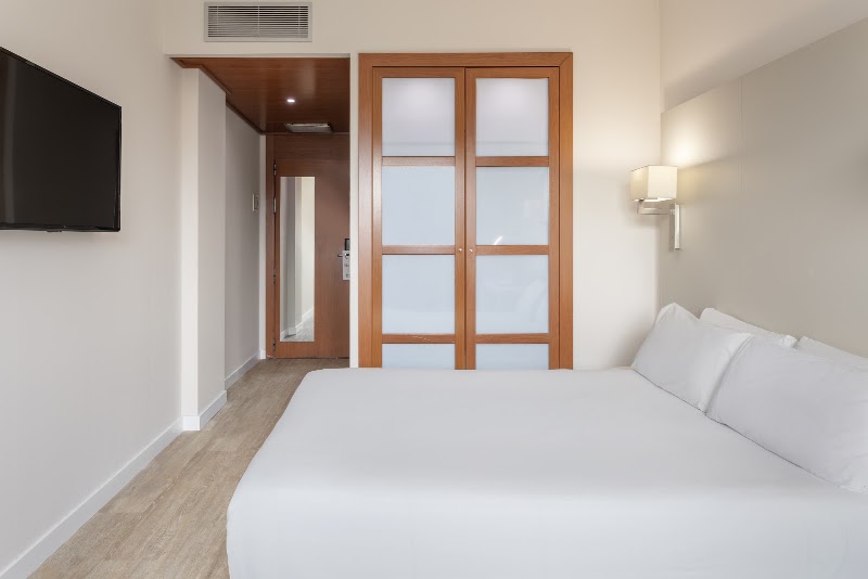 B&B HOTEL Granada Estación - B&B HOTEL Granada Estación Av. de Juan Pablo II, 35, Norte, 18014 Granada, Spain