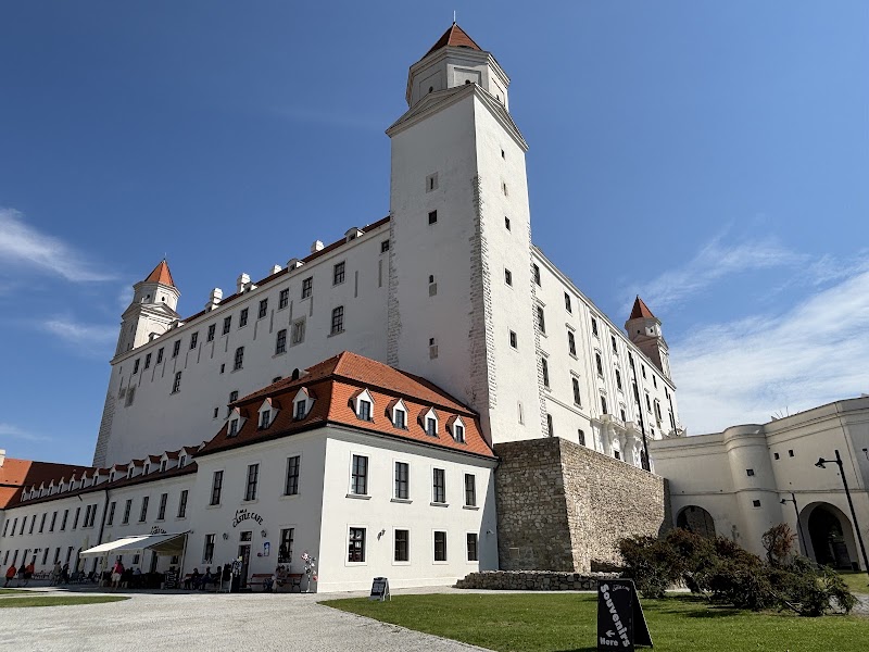 Discover Bratislava - Free & Private Walking Tours - Discover Bratislava - Free & Private Walking Tours, Františkánske námestie 8, 811 01 Bratislava-Staré Mesto, Slovakia