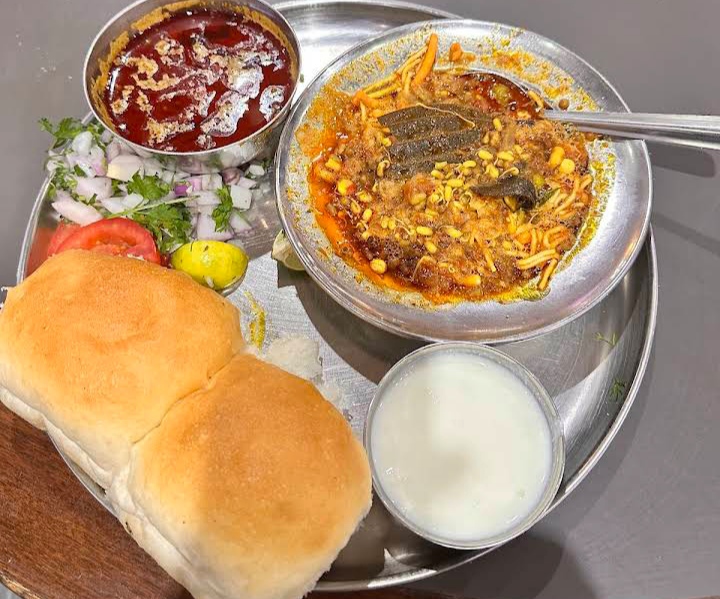 Kailas Bhel Food Court - Kailas Bhel Food Court NH 48, Varve Bk., Maharashtra 412205, India