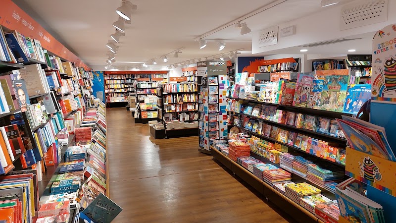 Giunti al Punto Librerie - Giunti al Punto Librerie, Via Grande, 102, 57100 Livorno LI, Italy