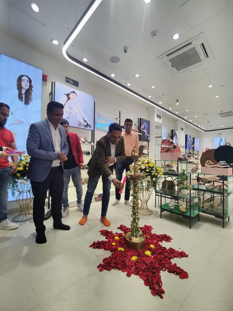 CATWALK _ L&T Mall Punjagutta Hyd. - CATWALK _ L&T Mall Punjagutta Hyd., L&T Mall Punjagutta Hyderabad Catwalk Worldwide Pvt. Ltd Shop No 29, L3 2nd Floor, Ward No. 89, L&T Mall Next Galleria, Nagarjuna Hills, Punjagutta, Hyderabad, Telangana 500082, India