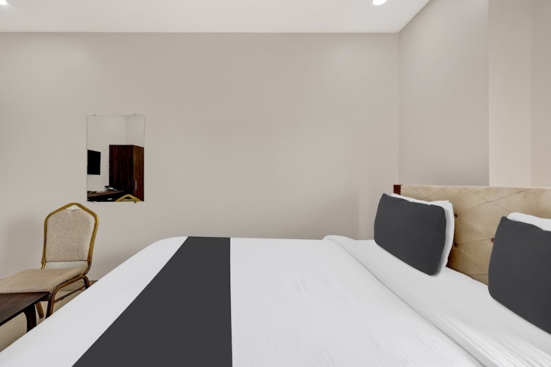 OYO Collection O Dabagardens Near RK Beach - OYO Collection O Dabagardens Near RK Beach 1, 30, Hotel, 15-151, Daba Garden Rd, above Karur Vysya Bank, near Visakhapatnam Railway Station, Prakasaraopeta, Nehru Nagar, Ram Nagar, Visakhapatnam, Andhra Pradesh 530020, India