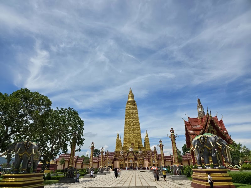 Wat Mahathat Wachiramongkol (Wat Bang Thong)