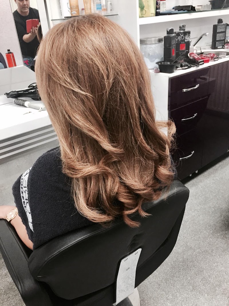Kapsalon Hairstyling Ozii, Kapper voor Vrouwen en dames - Kapsalon Hairstyling Ozii, Kapper voor Vrouwen en dames, Goudsesingel 93, 3031 EE Rotterdam, Netherlands