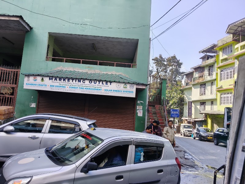 Siliguri taxi stand - Siliguri taxi stand 8J94+MHX Stand Omi Hotel, Deorali Rd, Deorali Bazar, Gangtok, Sikkim 737102, India