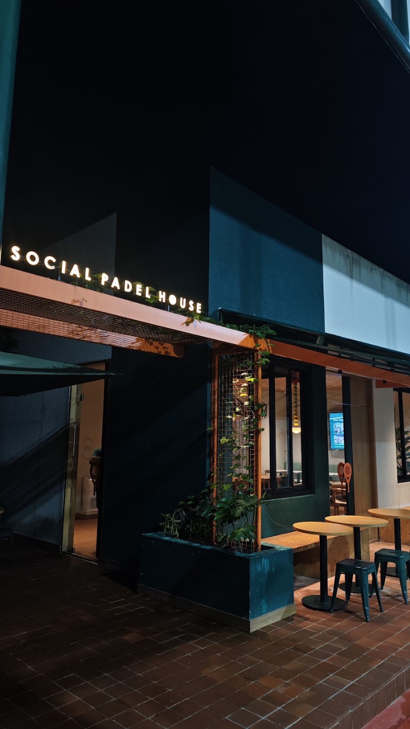 Social Padel House Menteng - Social Padel House Menteng Abang, Jl. K.H. Wahid Hasyim No.148-150, RT.2/RW.10, Kp. Bali, Kecamatan Tanah, Kota Jakarta Pusat, Daerah Khusus Ibukota Jakarta 10250, Indonesia