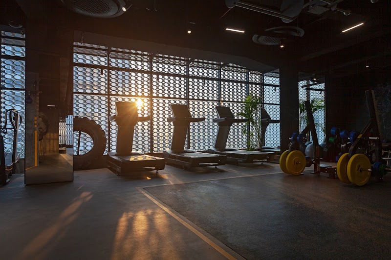 MMA Matrix Gym - MMA & Fitness Centre - MMA Matrix Gym - MMA & Fitness Centre, 3rd Floor, Plot, Linking Rd, above Food Square, Santacruz (West), Mumbai, Maharashtra 400054, India