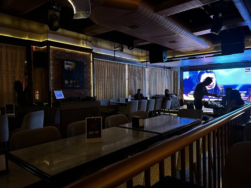 Soi 7 - Soi 7 Cyberhub 205 To 209, Cyber Hub, DLF Cyber City, DLF Phase 2, Sector 24, Gurugram, Haryana 122002, India