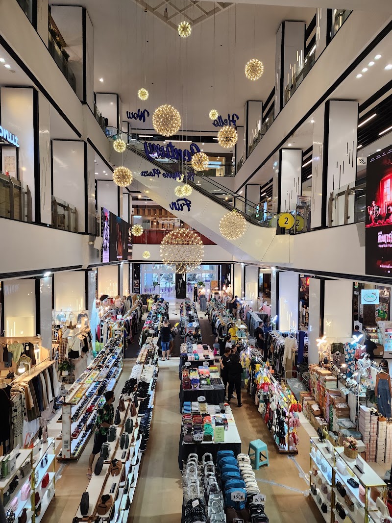 Century The Movie Plaza Sukhumvit - Century The Movie Plaza Sukhumvit 2089 Sukhumvit Rd, Khwaeng Phra Khanong Nuea, Watthana, Krung Thep Maha Nakhon 10260, Thailand