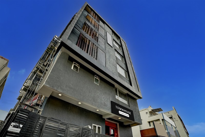 Super Townhouse by OYO Ulsoor Near Halasuru Metro Station
