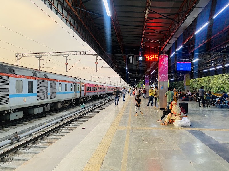 Anand Vihar Terminal - Anand Vihar Terminal Footover Bridge, Plot Alpha, Isbt Anand Vihar, Anand Vihar, Delhi, 110092, India