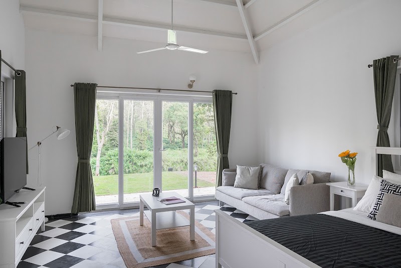 StayVista at Mudra Manor | Premium Villa with Pool in Coorg - StayVista at Mudra Manor | Premium Villa with Pool in Coorg, Bunglow No 131C, Mudhra C/o, Santagherry Estate, Dist, Suntikoppa, Uluguli, Karnataka 571237, India