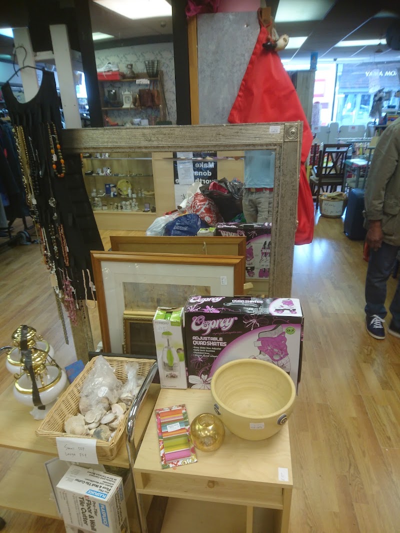 St Christopher's Hospice Shop - East Dulwich - St Christopher's Hospice Shop - East Dulwich, 85-87 Lordship Ln, London SE22 8EP, UK