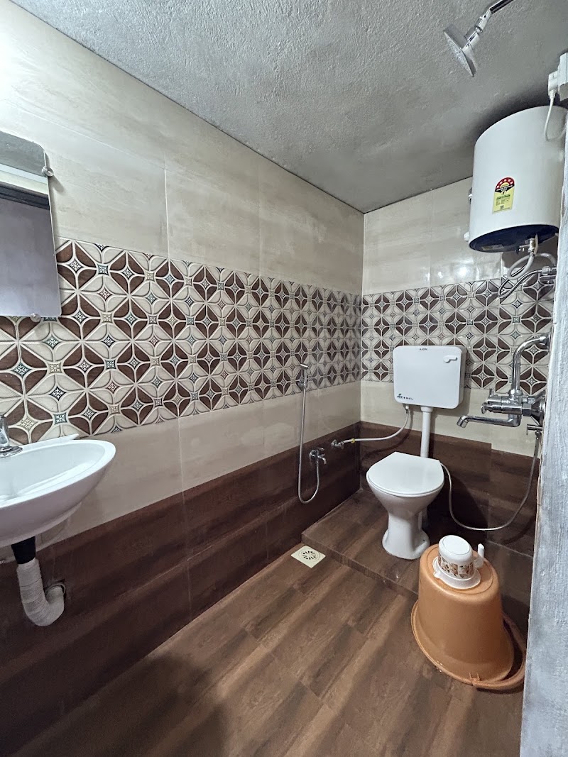 Hotel Shri Kunj - Hotel Shri Kunj Chintaman Road, opposite Gyan Sagar Global Academy, near Mahakal Mandir / Temple, Jaisinghpura, Ujjain, Madhya Pradesh 456010, India