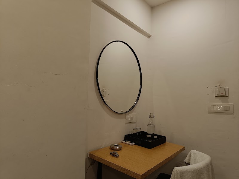 Elite Homes - Elite Homes 5A, Elite homes, 3rd floor, Ashirwad HSG, 2, Sahar Rd, above Apex Beacon Hotel, near Bombay Cambridge International School, AAI Colony, J B Nagar, Andheri East, Mumbai, Maharashtra 400099, India