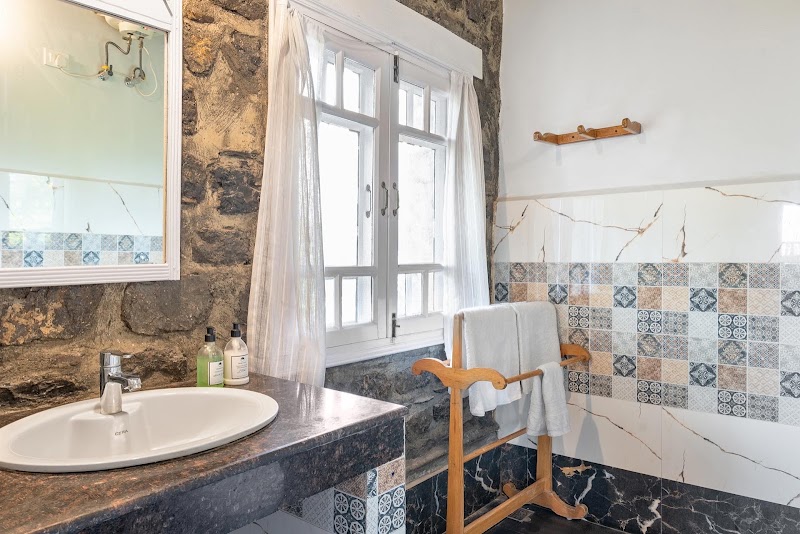 StayVista at House of Hive in Nainital | 5 BHK Luxury Villa - StayVista at House of Hive in Nainital | 5 BHK Luxury Villa House of Hive Talli, Gethiya, Naina Range, Uttarakhand 263127, India