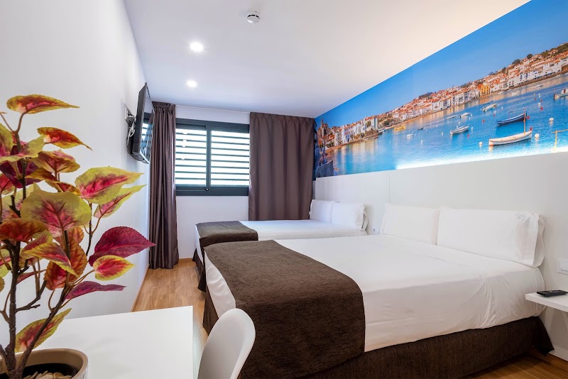 Hotel BestPrice Girona - Hotel BestPrice Girona Carrer Barcelona, 1, 17002 Girona, Spain