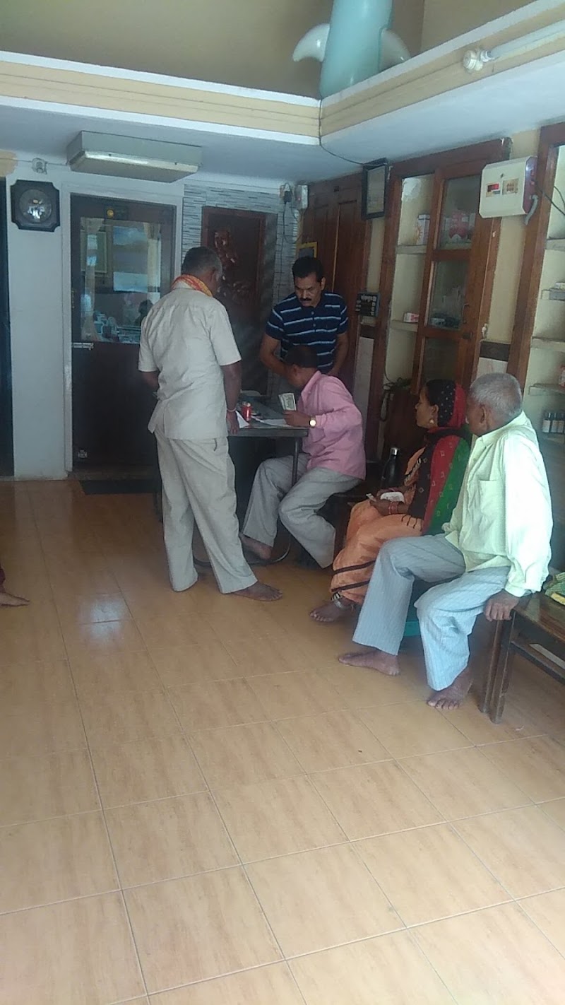 Saraswati clinic - Saraswati clinic, PG5X+CPF, Gole Bazaar, Itwari Bazar, Dhamtari, Chhattisgarh 493773, India