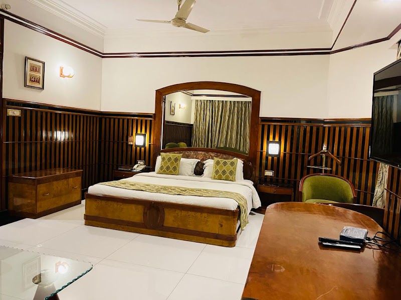 Hotel Mera Mann - Hotel Mera Mann 1, Station Rd, beside St.Agnes Chruch, Udaiganj, Husainganj, Lucknow, Uttar Pradesh 226001, India