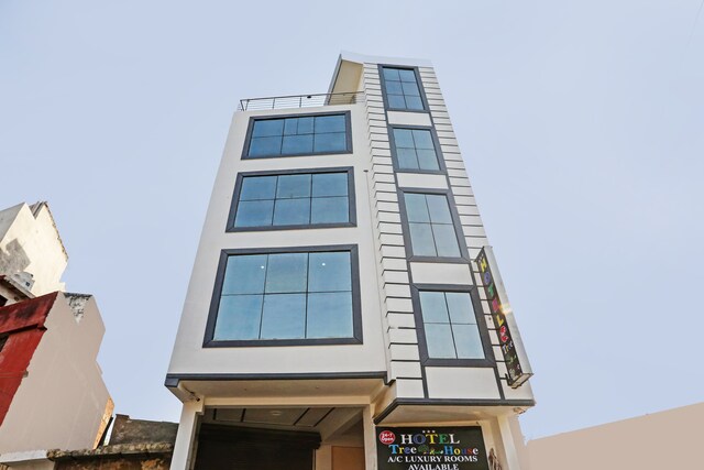 OYO Hotel Tree House - OYO Hotel Tree House Harinagar part 2, plot no 3a, near eco park, Hari Nagar Part II, Saurabh Vihar, Jaitpur, New Delhi, Delhi 110044, India